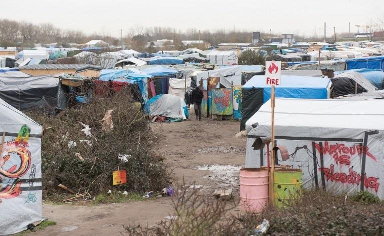 Retirada de centenas de migrantes de Calais &eacute; adiada pela justi&ccedil;a