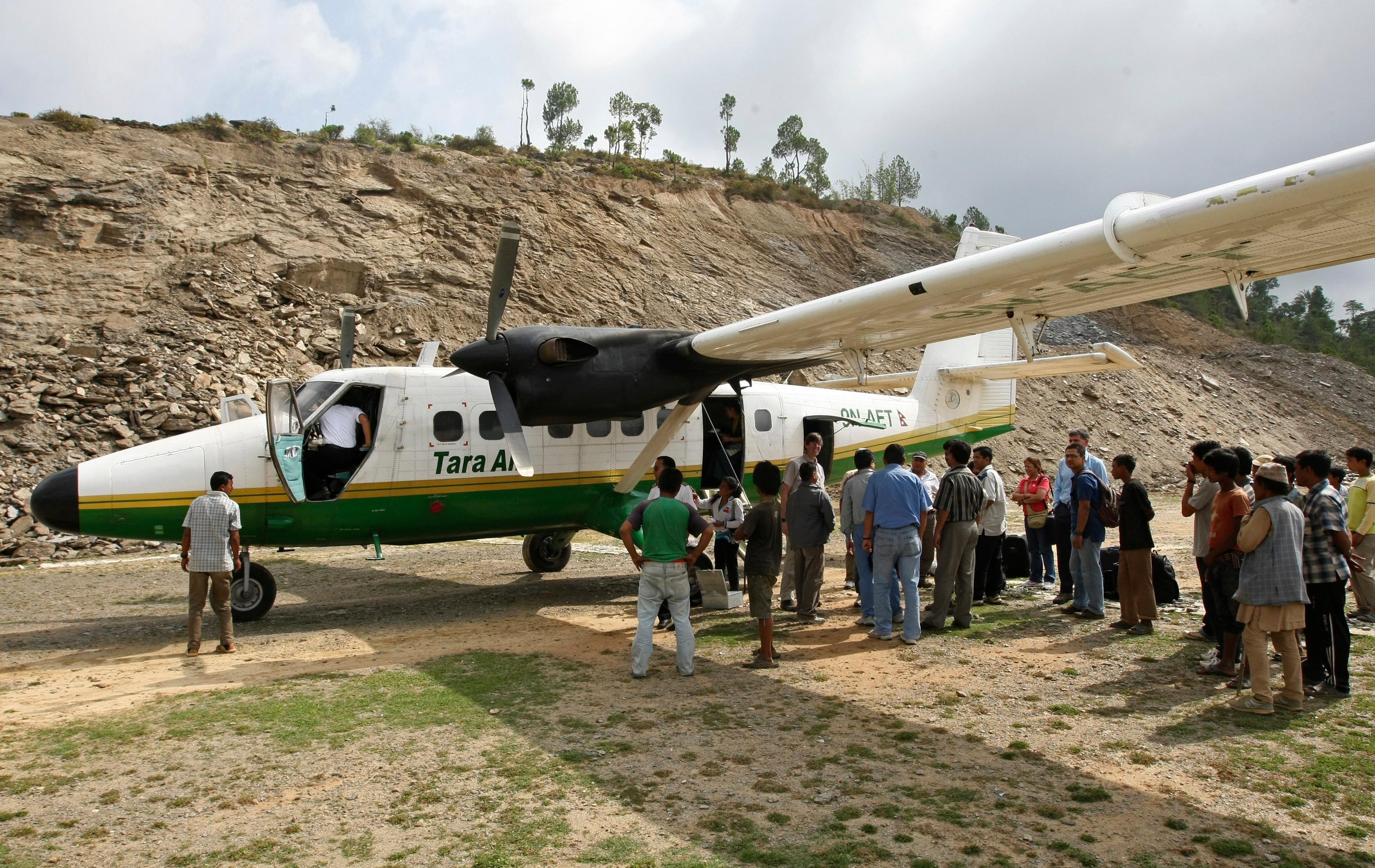 Avi&atilde;o desaparece no Nepal com 23 pessoas a bordo