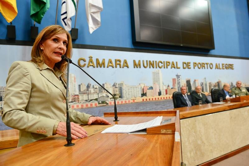 M&ocirc;nica Leal garante houve equ&iacute;vocos na hora da mudan&ccedil;a de nome da via