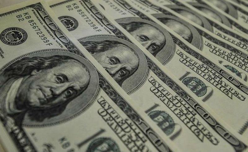 Moeda americana encerrou esta quarta-feira vendida a R$ 3,957