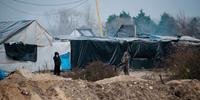 Justiça francesa autoriza expulsão de migrantes do acampamento de Calais 