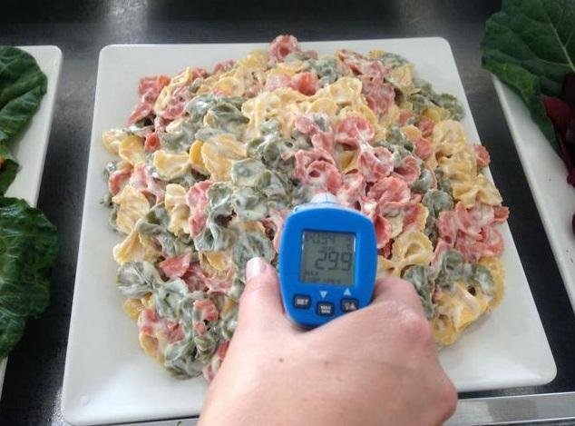 Foram encontrados comida fora da temperatura adequada
