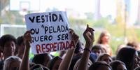 Manifestação das alunas do Colégio Anchieta pedem a liberação do uso de shorts na instituição