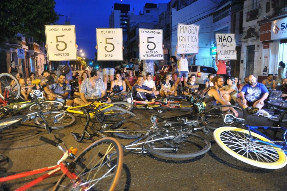 Grupo bloqueou rua da Cidade Baixa por cinco minutos