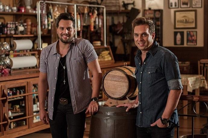 Dupla Jo&atilde;o Lucas & Mathes promete show contagiante 