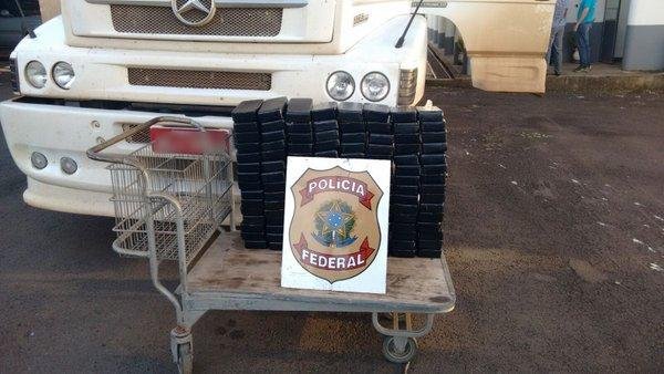 Droga estava em um compartimento dentro da cabine do caminh&atilde;o
