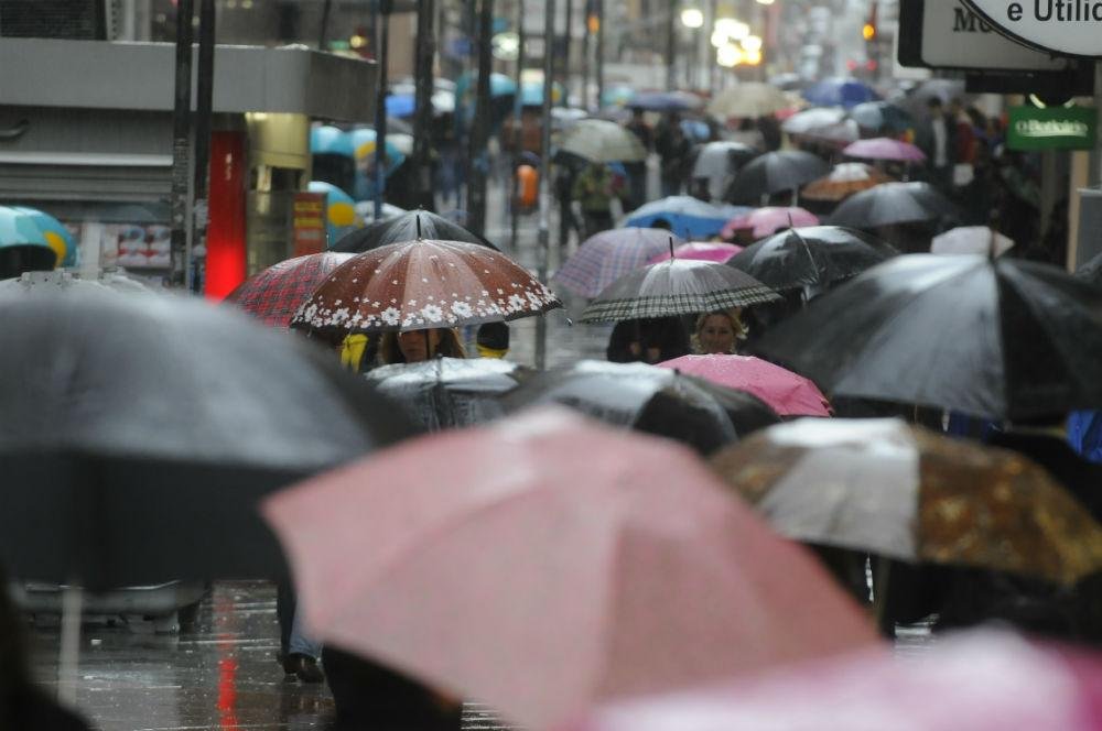 Frente fria traz chuva no RS neste s&aacute;bado