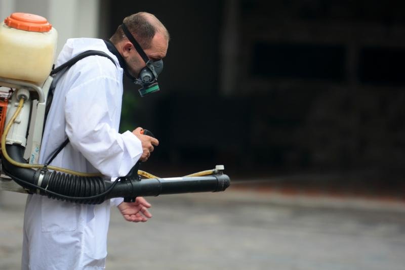 Opera&ccedil;&atilde;o de combate ao Aedes aegipity ocorre no bairro Rubem Berta neste s&aacute;bado