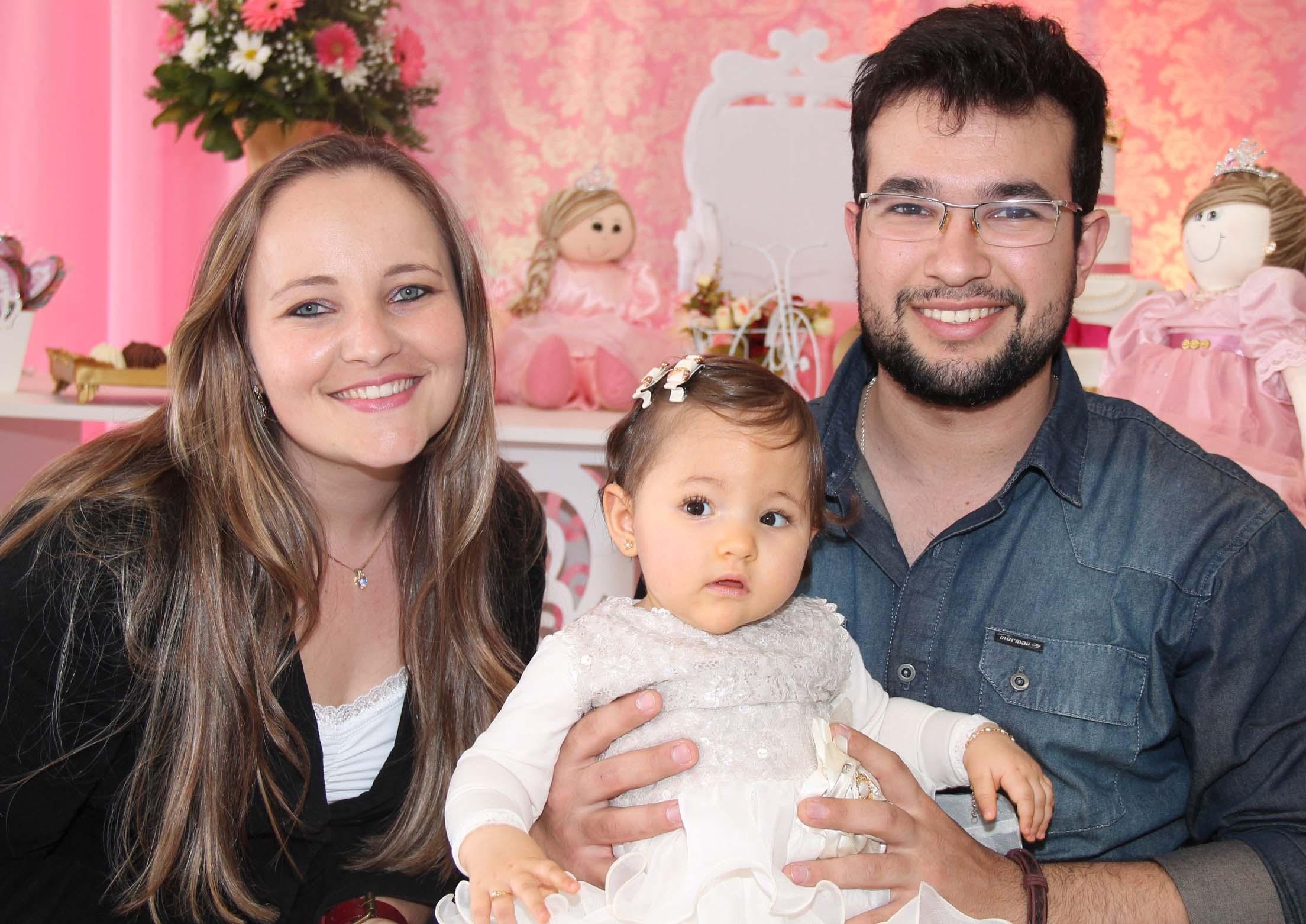 Isadora, de 1 ano, tem problema de malforma&ccedil;&atilde;o na coluna cervical 