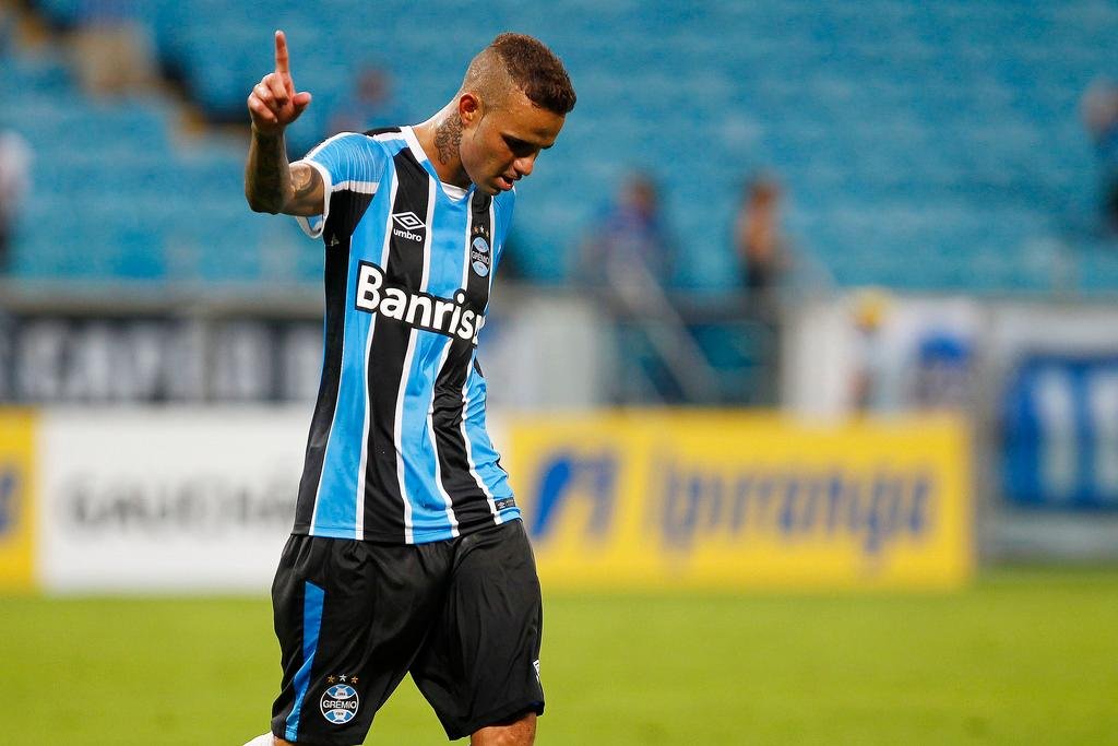 Luan evitou falar sobre o protesto de sexta e homenageou os companheiros pela vit&oacute;ria