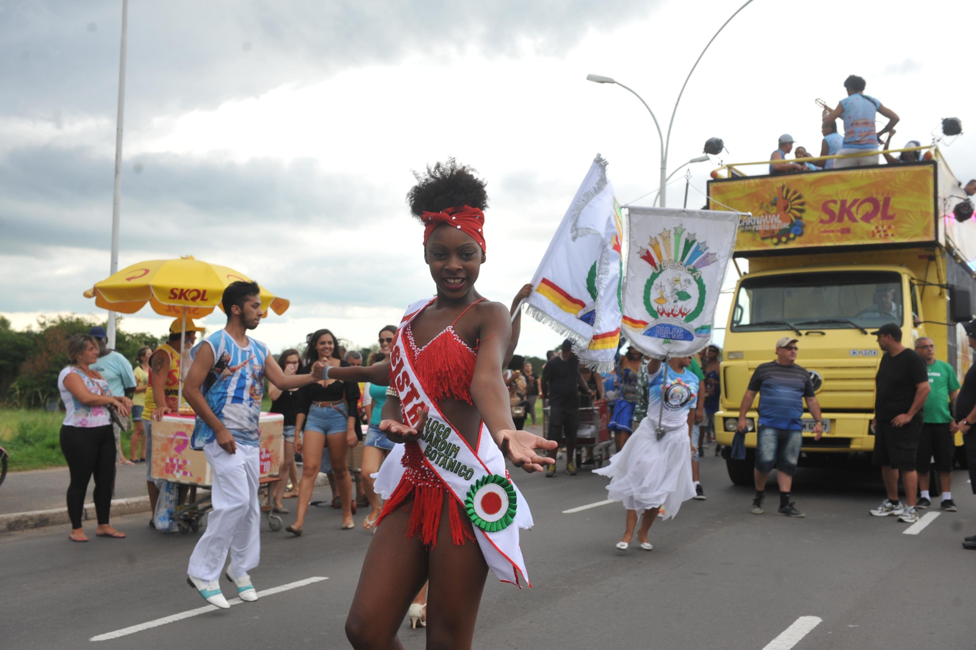Foli&otilde;es fizeram a festa na orla do Gua&iacute;ba