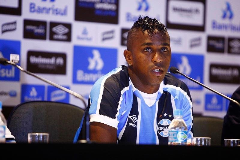 Bola&ntilde;os assinou com o Gr&ecirc;mio por tr&ecirc;s temporadas