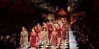 Dolce & Gabbana nos leva a um conto de fadas em que tudo brilha