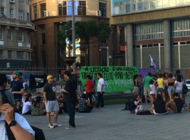 Manifesta&ccedil;&atilde;o ocorre contra reajuste nas passagens de &ocirc;nibus