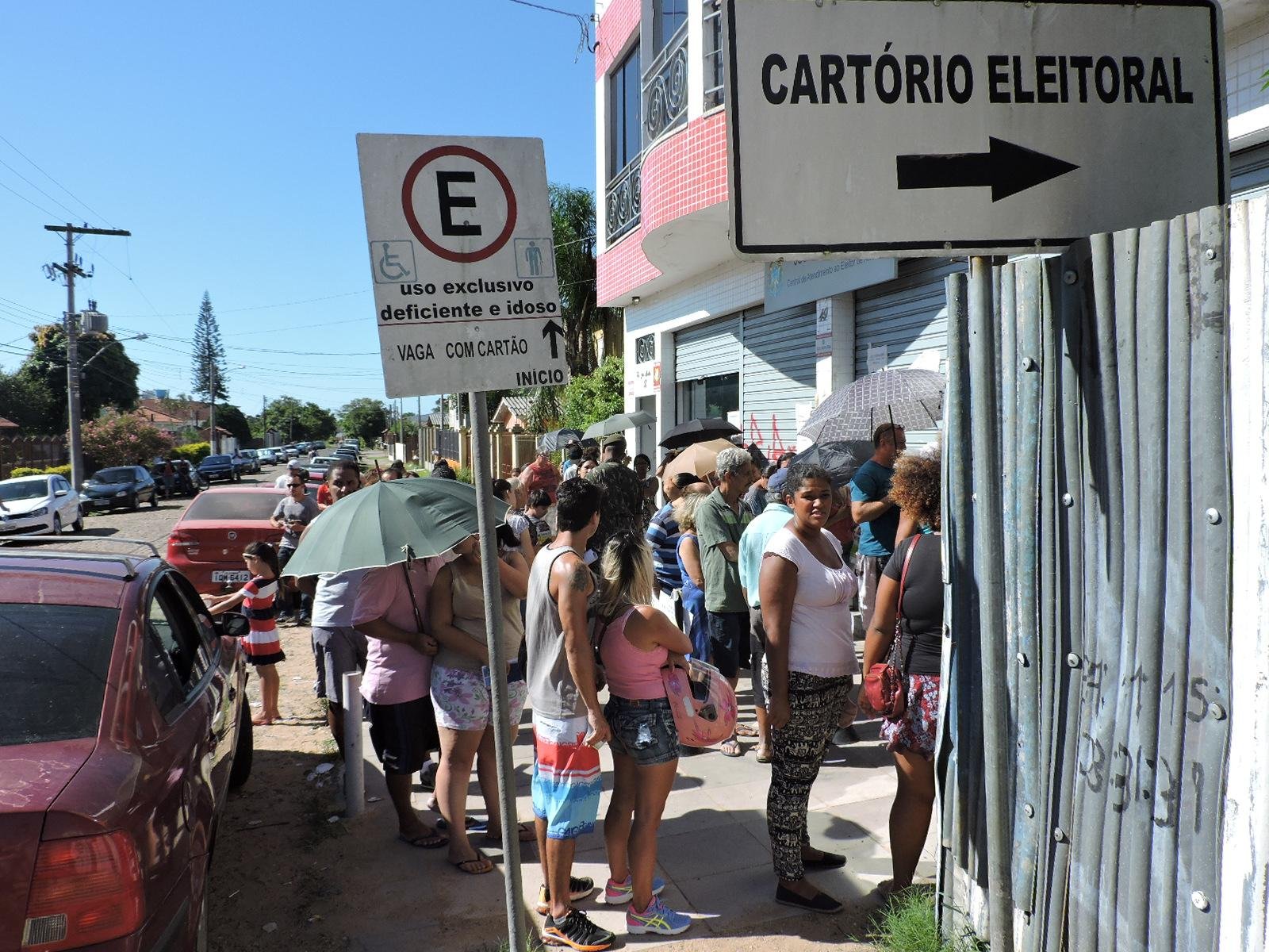 Cart&oacute;rio eleitoral de Alvorada registra filas