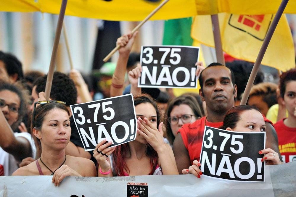 Prefeitura pede em reuni&atilde;o que ju&iacute;za reconsidere suspens&atilde;o do aumento de passagens