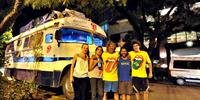 Argentinos que acompanham turnê de motorhome se juntam à festa