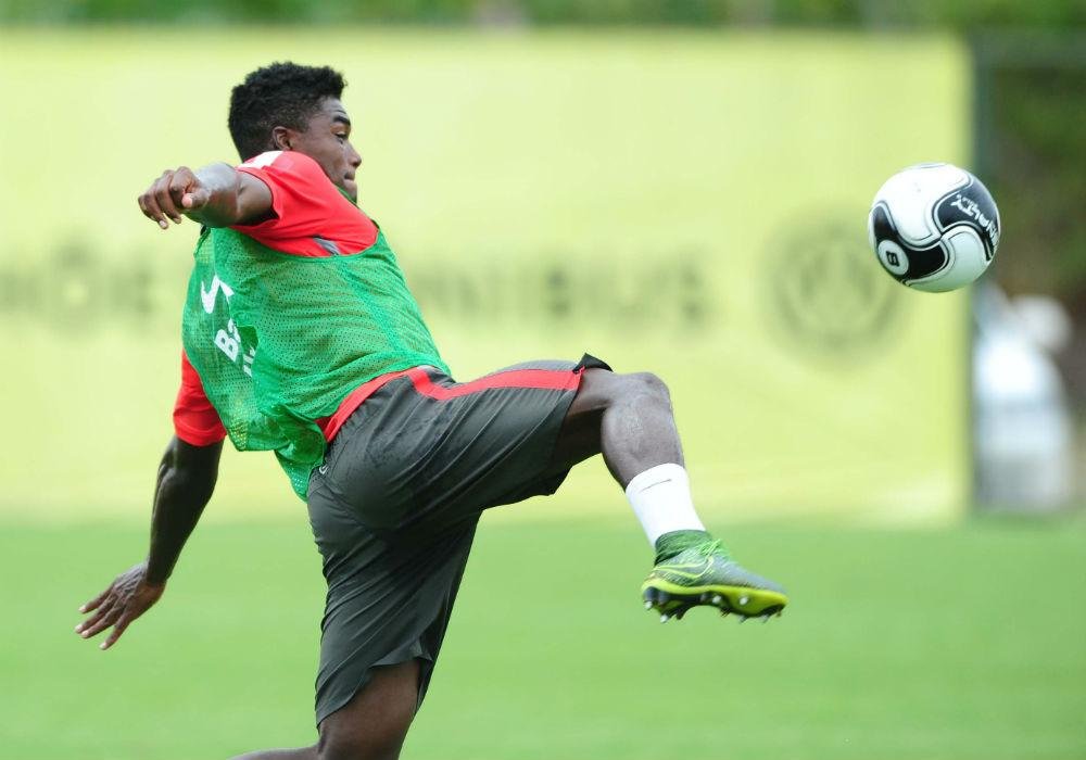 Treino de finaliza&ccedil;&otilde;es tem Vitinho entre titulares do Inter