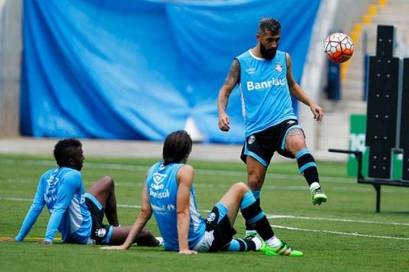 Gr&ecirc;mio vai precisar ser superior ao que tem apresentado, diz Bolzan 