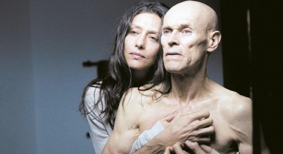 O ator Willem Dafoe com Maria Fernanda Candido