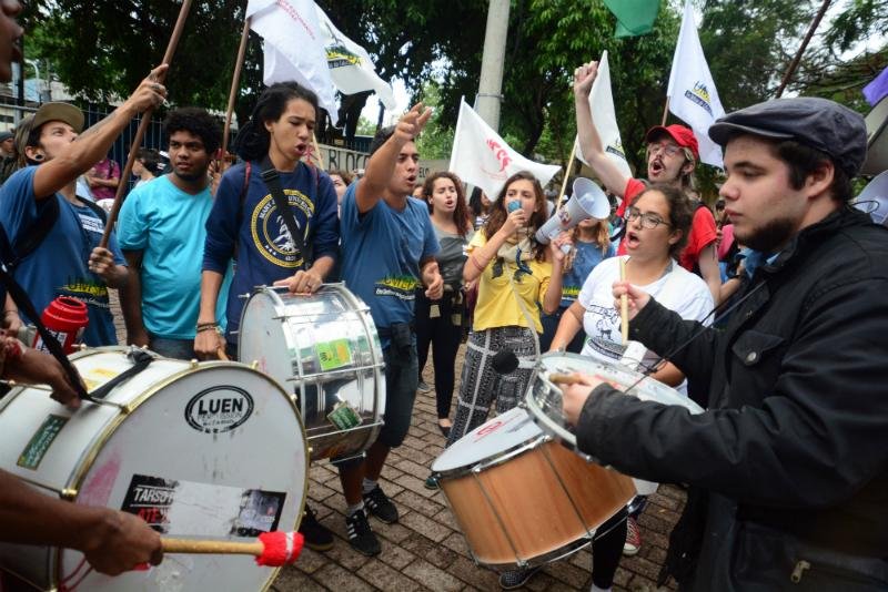 Protesto teve confus&atilde;o no lado de fora da reuni&atilde;o do Conselho Municipal de Transportes Urbanos
