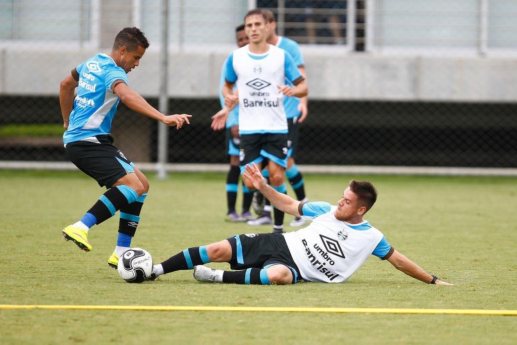 Jogadores reservas realizaram um trabalho de posse de bola