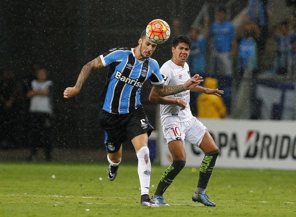 Fred sentiu o tornozelo na partida contra a LDU, mas deve jogar o Cl&aacute;ssico