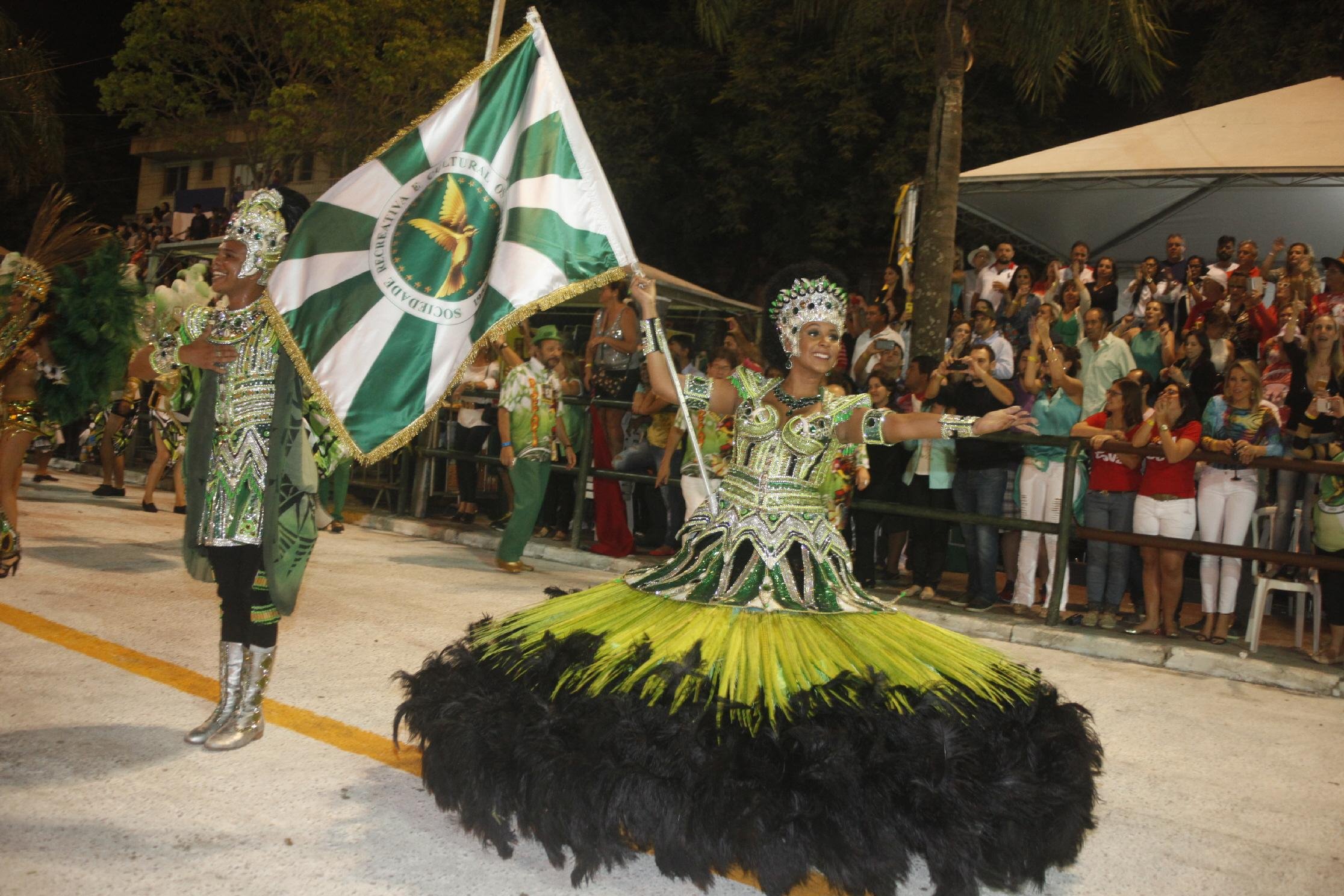 Escola levou o t&iacute;tulo do 12&ordm; Fora de &Eacute;poca homenageando a festa mais popular do Brasil