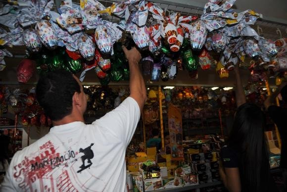 Inmetro faz opera&ccedil;&atilde;o especial para fiscalizar ovos de chocolate com brinquedos