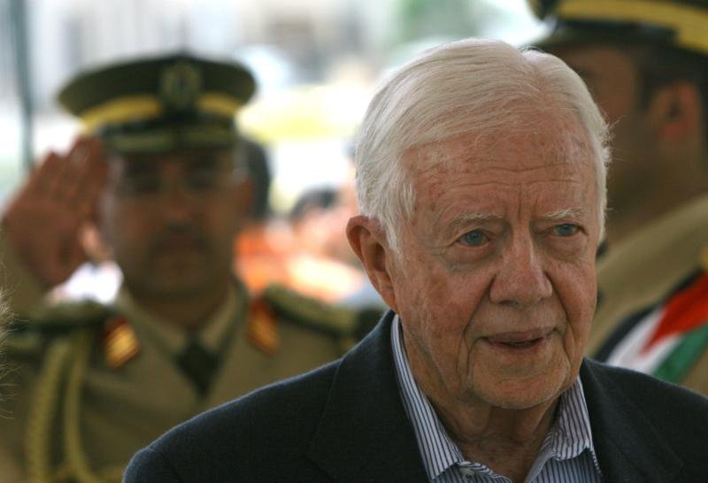 Ex-presidente estava com quatro pequenos melanomas em seu c&eacute;rebro 