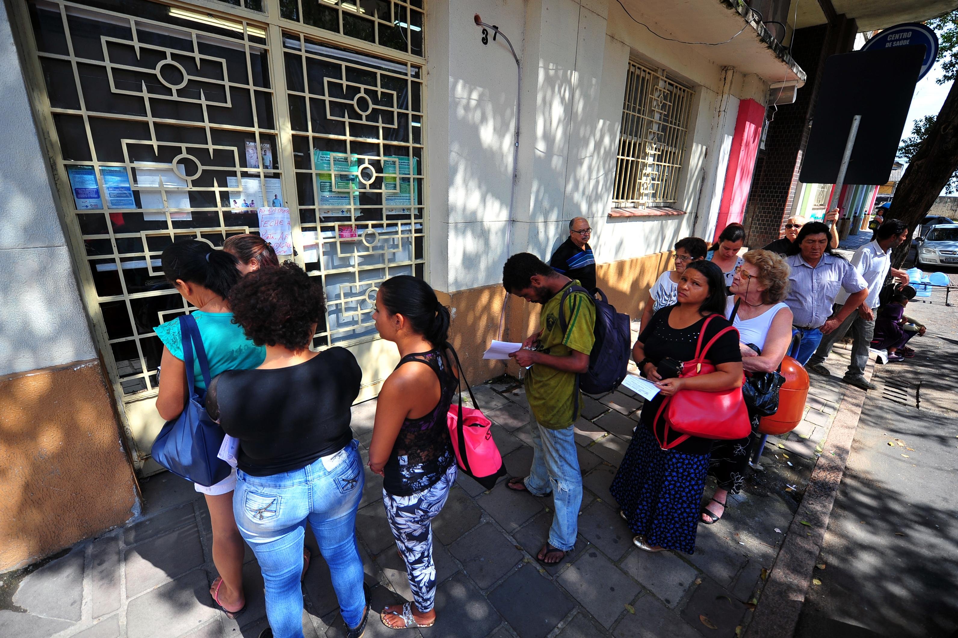 Centro de Sa&uacute;de Santa Marta teve registro de filas desde cedo