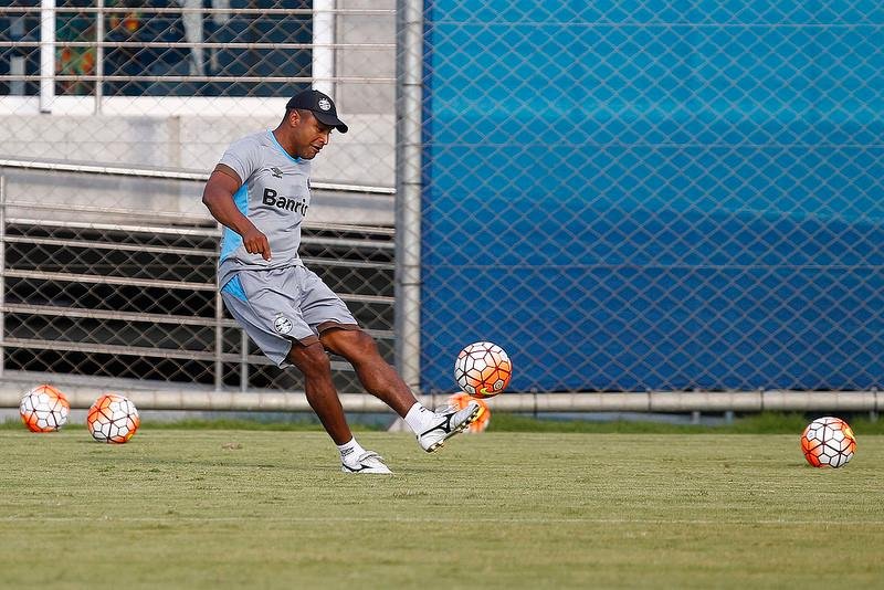 Roger deixou d&uacute;vida em rela&ccedil;&atilde;o a substituto de Bola&ntilde;os