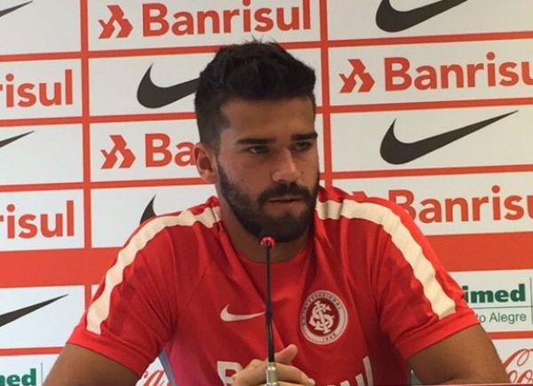 Alisson saiu em defesa de William