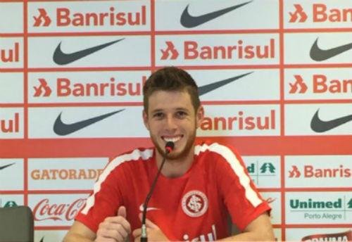 Aylon destacou sonho realizado ao jogar Gre-Nal