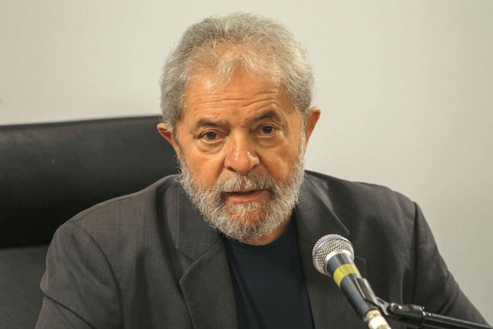 Nota do Instituto Lula refor&ccedil;a que o ex-presidente "n&atilde;o &eacute; propriet&aacute;rio nem de triplex no Guaruj&aacute; nem de s&iacute;tio em Atibaia, e n&atilde;o cometeu nenhuma ilegalidade"