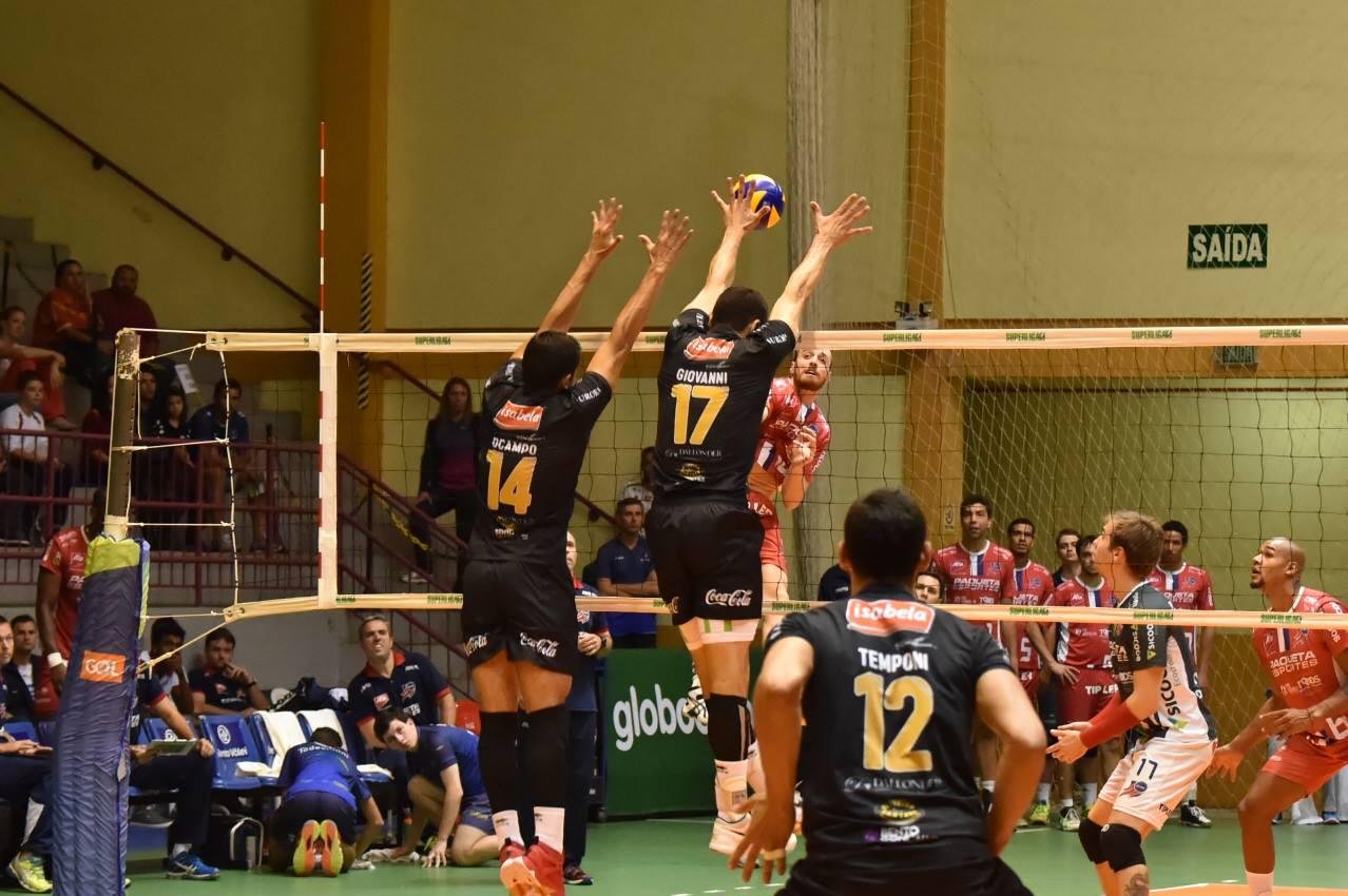 Bento vence cl&aacute;ssico ga&uacute;cho e ser&aacute; o representante do Estado nos playoffs