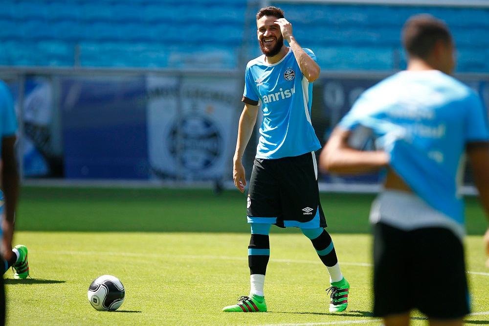 Lateral renovou seu contrato com o Gr&ecirc;mio at&eacute; final de 2017