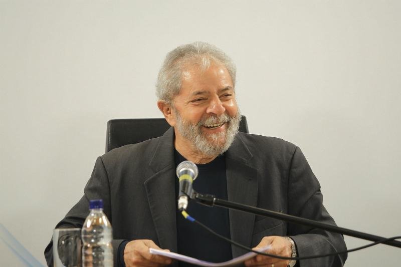 Troca de Engels por Hegel em pedido de pris&atilde;o de Lula rende piadas na internet