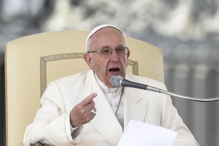 Papa diz que amor &eacute; "esquecer de si mesmo"