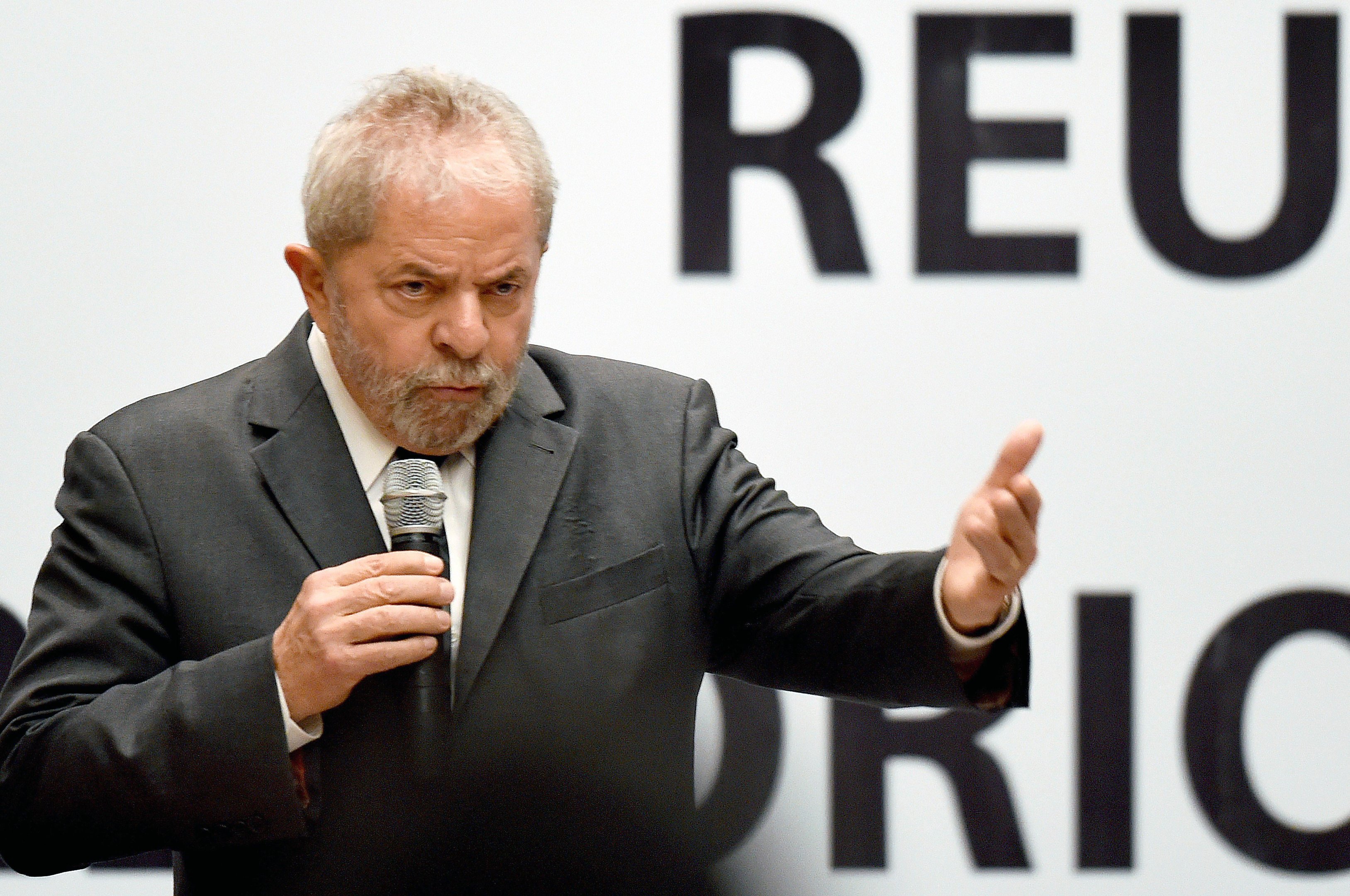 Documento foi redigido ap&oacute;s promotores pedirem a pris&atilde;o de Lula