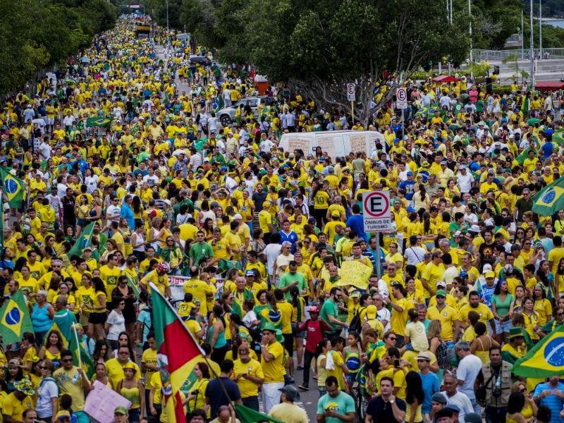 Tamanho das manifesta&ccedil;&otilde;es surpreende governo