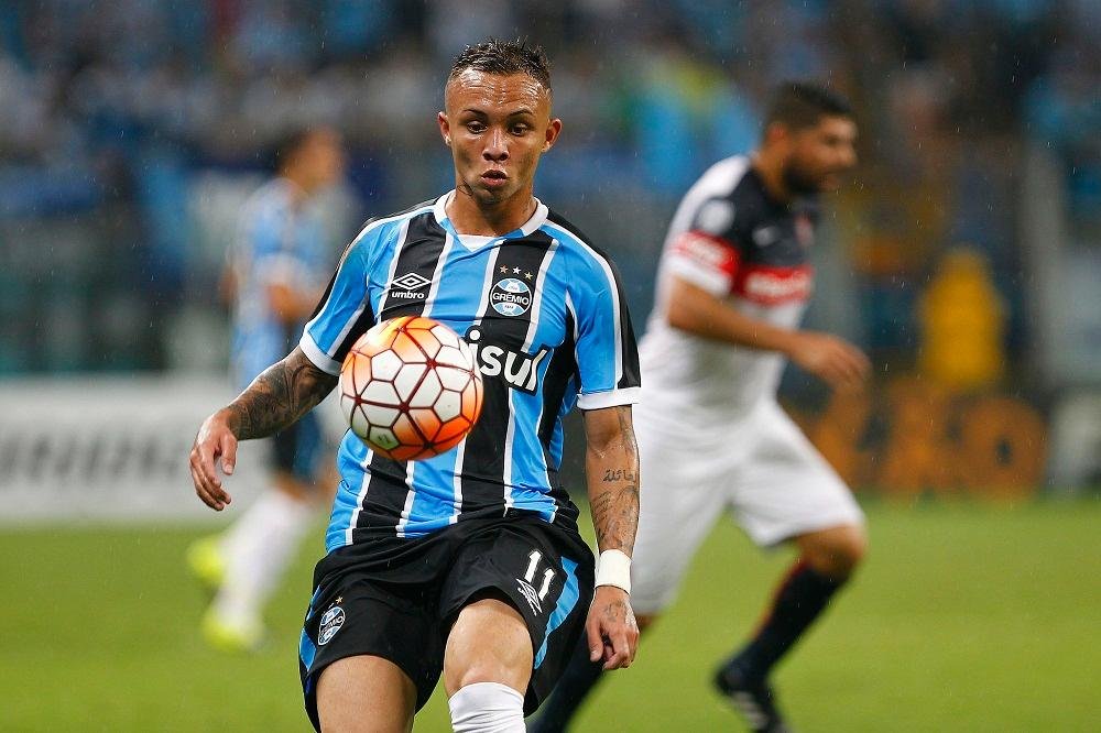 Gr&ecirc;mio encara press&atilde;o na Argentina em busca dos tr&ecirc;s pontos