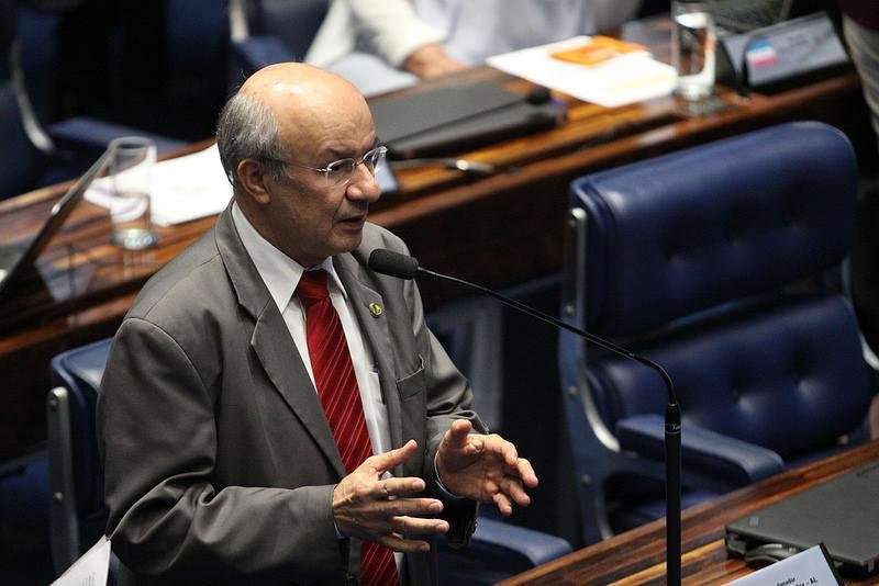 Jos&eacute; Pimentel afirmou que protestos mostraram rejei&ccedil;&atilde;o tamb&eacute;m contra pol&iacute;ticos de oposi&ccedil;&atilde;o
