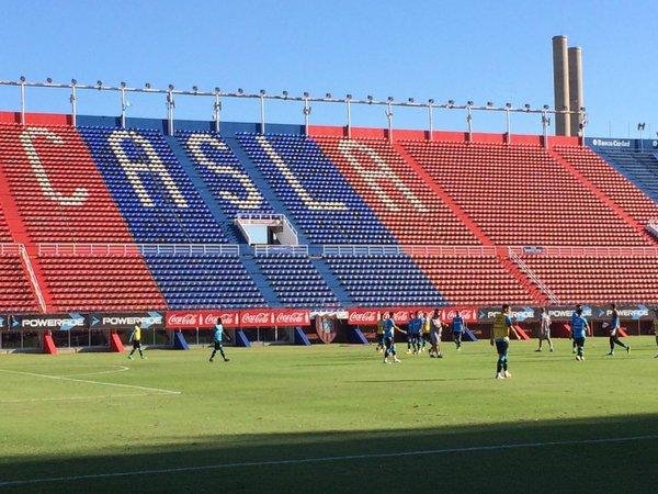 Gr&ecirc;mio treinou nesta segunda no est&aacute;dio Nuevo Gas&oacute;metro
