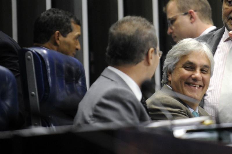 Delc&iacute;dio do Amaral pede desfilia&ccedil;&atilde;o do PT