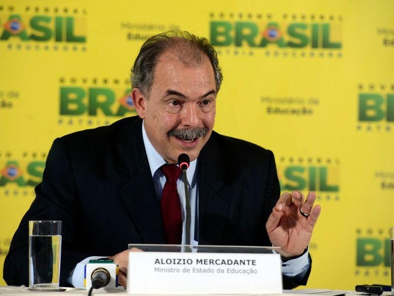 Ministro da Educa&ccedil;&atilde;o descartou pedido de demiss&atilde;o em entrevista coletiva