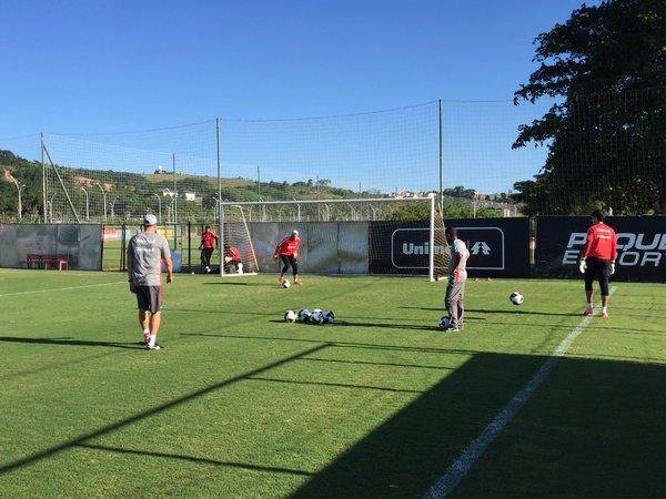 Goleiros do Inter fizeram trabalho especial com os p&eacute;s