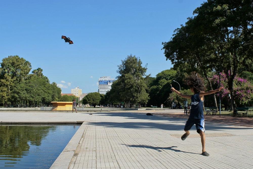 Com temperaturas em eleva&ccedil;&atilde;o, m&aacute;xima em Porto Alegre chega a 33&deg;C
