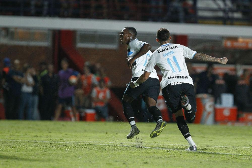 Tricolor mostrou pouco futebol, mas conseguiu o 1 a 1 para se manter vivo na Libertadores