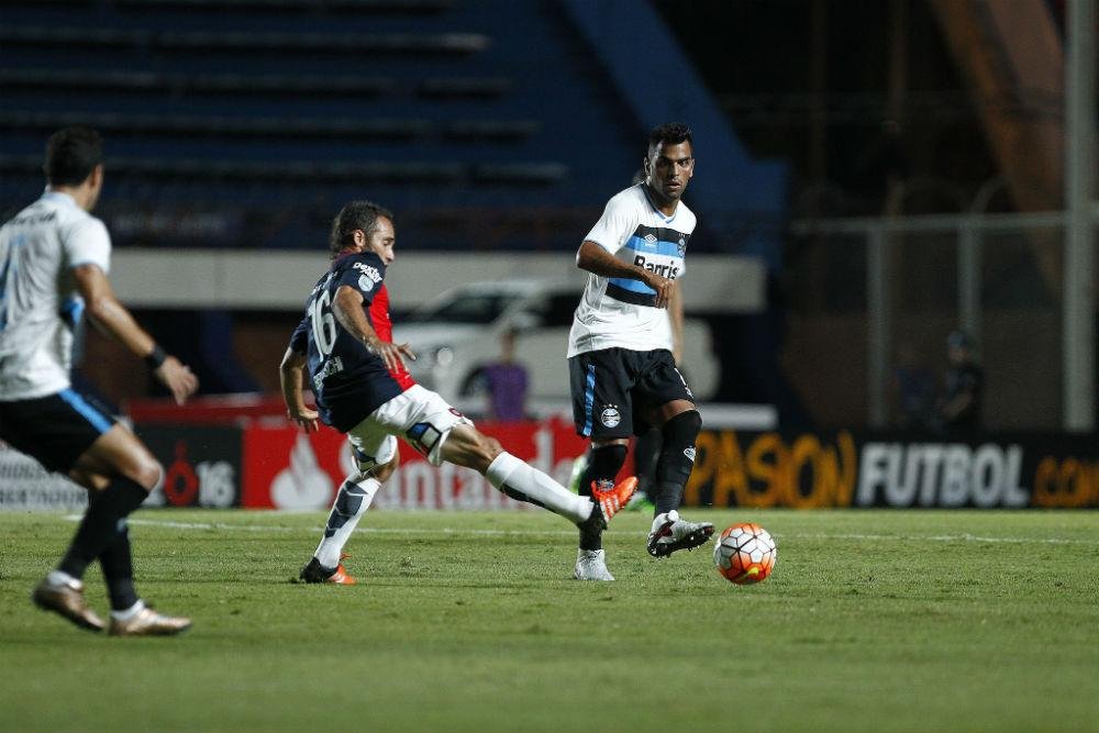 Bolzan admite que Gr&ecirc;mio precisa qualificar elenco